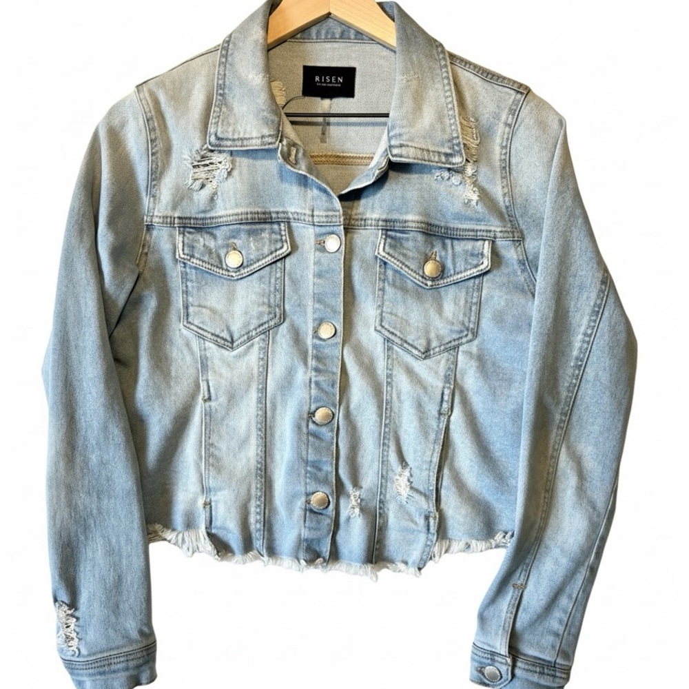 RISEN JEANS  DISTRESSED VINTAGE FRAYED HEM DENIM JACKET LIGHT WASH